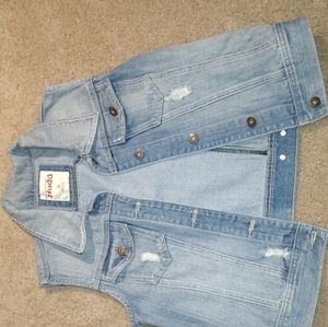 Cut out sleeve jean jacket